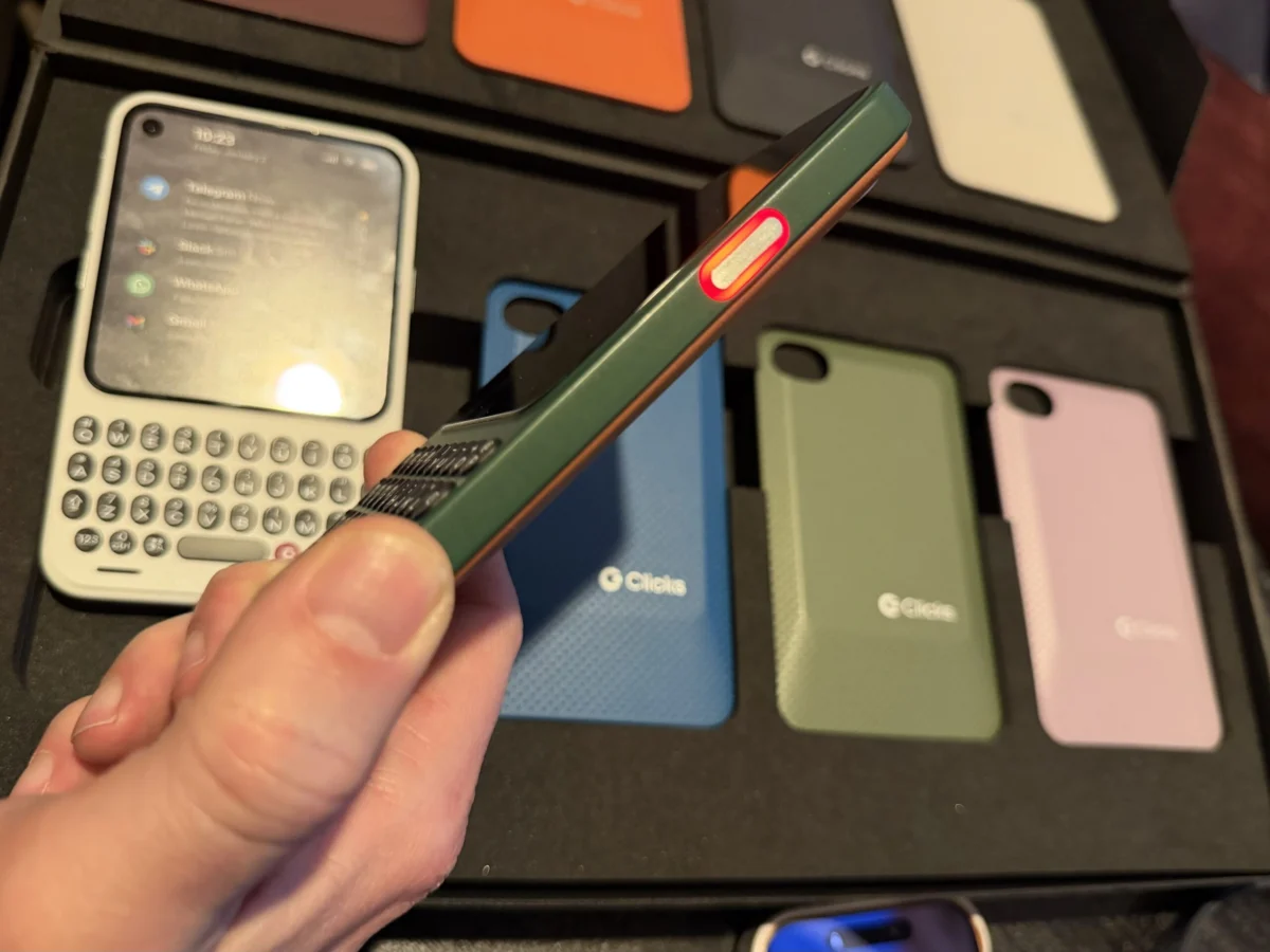 The Return of the Tactile Era: Clicks Technology Unveils the Communicator